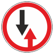 Дорожный знак 2.6 «Преимущество встречного движения» (металл 0,8 мм, I типоразмер: диаметр 600 мм, С/О пленка: тип А инженерная)